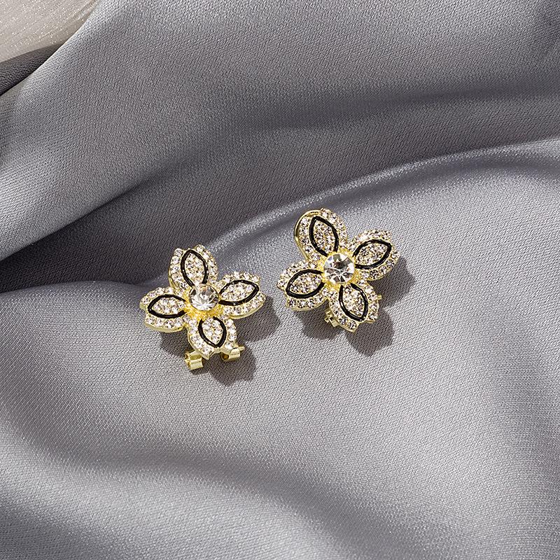 Silver Needle Diamond Flower Stud Earrings - Elegant Fashion Temperament