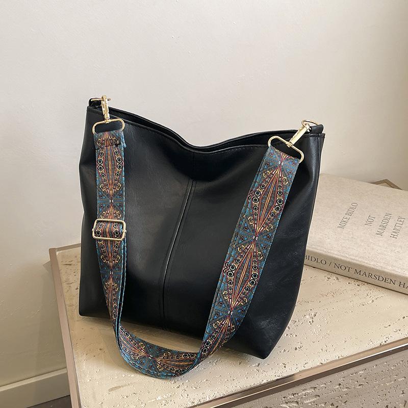 European and American New Fashi Tote Shoulder and Crossbody Large Capacity Bucket Bag Solid Color PU Women's Bag Street Trend