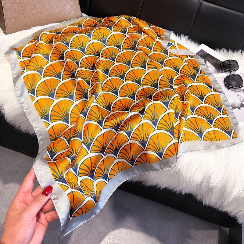 Spring Silk Scarf Fashionable Foreign Style Versatile Small Square Scarf 70Cm Decorative Scarf Sunscreen Travel Shawl Women