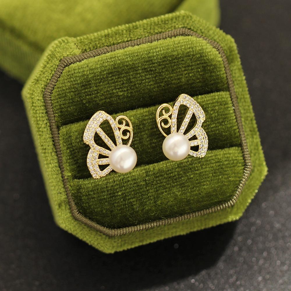 Temperament: Sweet and Stone-inlaid Butterfly Stud Earrings, Exquisite and Versatile, Small Earrings, Gold-plated 9925 Silver Needle Freshwater Pear