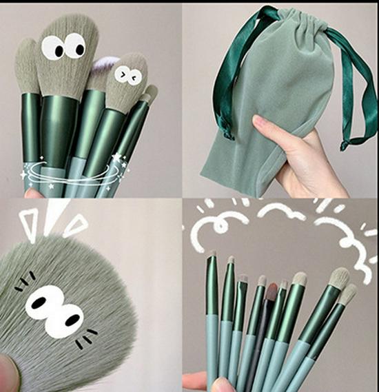 Portable 13-Piece Makeup Brush Set: Includes Loose Powder, Blush, Eyeshadow, and Lip Brushes with Storage for Complete Makeup Tools.