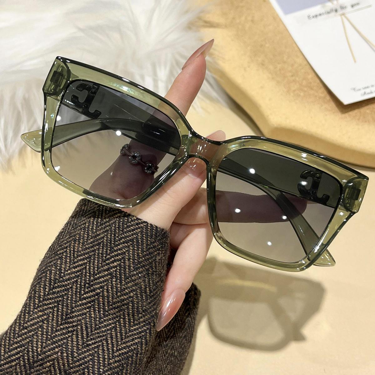

European and American retro style men s and women s fashionable sunglasses trend versatile summer sun shading and UV protection