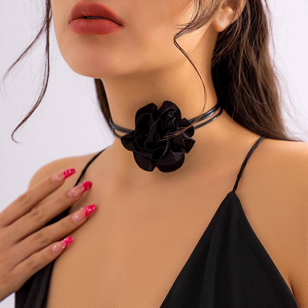 Elegant Long Rope Chain with Large Flower Choker Necklace for Women Trendy Charms Ladies 2026 Fashion Jewelry On Neck Decoration