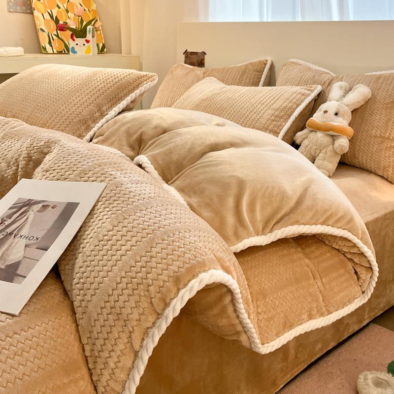 Thickened Jacquard Milk Fleece Winter Bedding Set - Flannel Coral Fleece Duvet Cover with Added Fleece Sheet, Dormitory Three-Piece Set