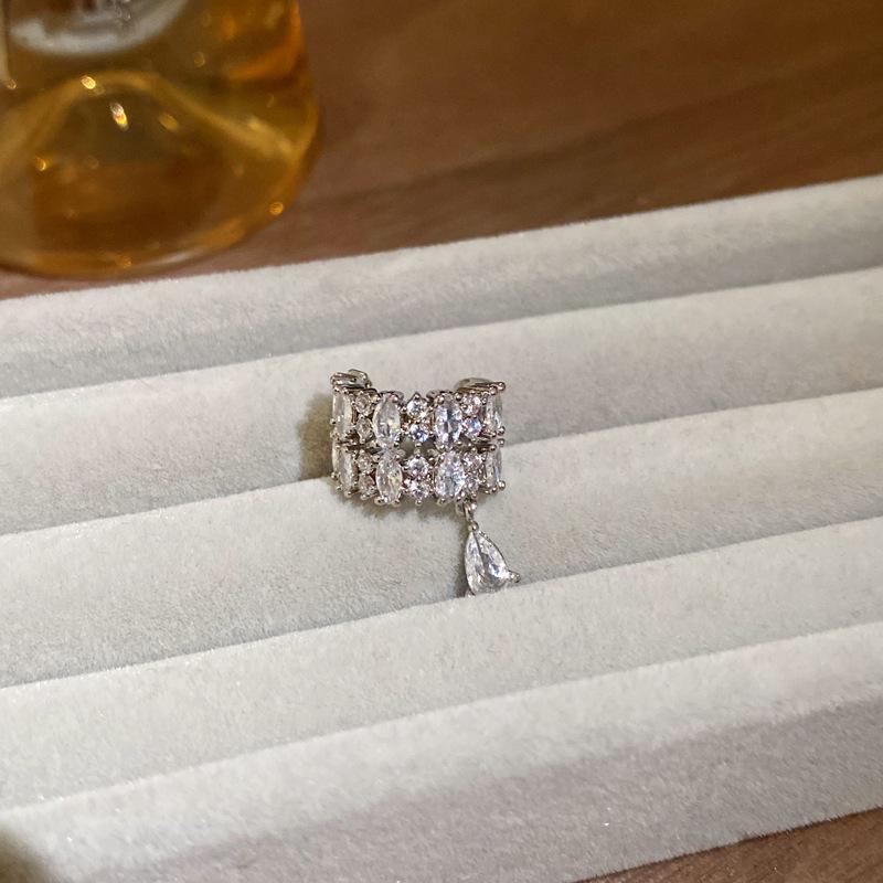 Exquisite Zircon Tassel Earrings: Sparkly, Versatile, Minimalist Design with Light Luxury Appeal.