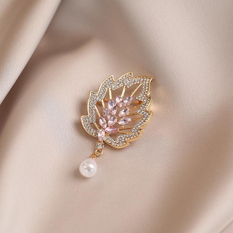 Exquisite High-End Schmetterlingsbrosche für Damenmode - Elegante Corsagen-Nadel & Kleidungsaccessoire