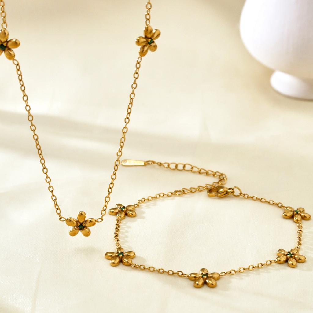 Fashionable And Elegant Temperament Old Money Style Stainless Steel Plated 18K Gold With Diamonds Flowers Zircon Set For Women