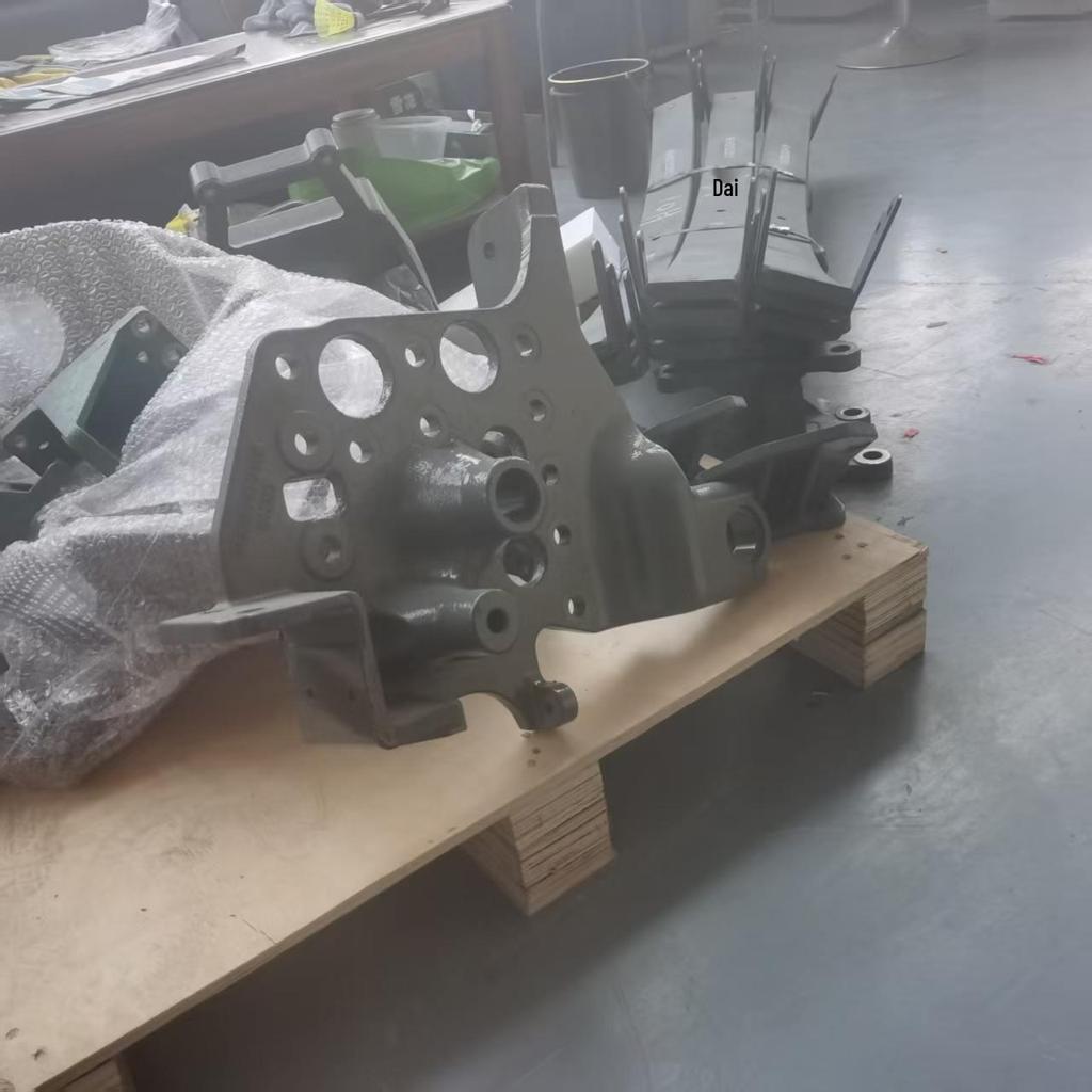 Howo 380 Front Tipper 336 Pivot Shaft Cast Steel Bracket Seat Accessories