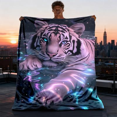 1pc Tiger Print Throw Blanket Polyester Fiber, Lightweight Flannel, Soft & Warm, All Season Use for Outdoor, Camping