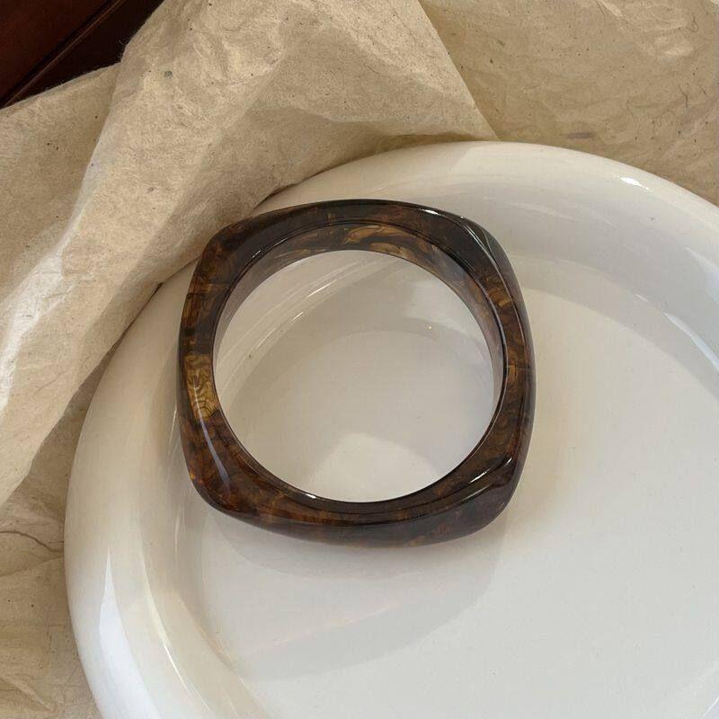 European and American Geometric Gradient Coffee-Colored Bracelet Resin Curved Bracelet Niche Design Student Best Friend Jewelry Acetate Bracelet