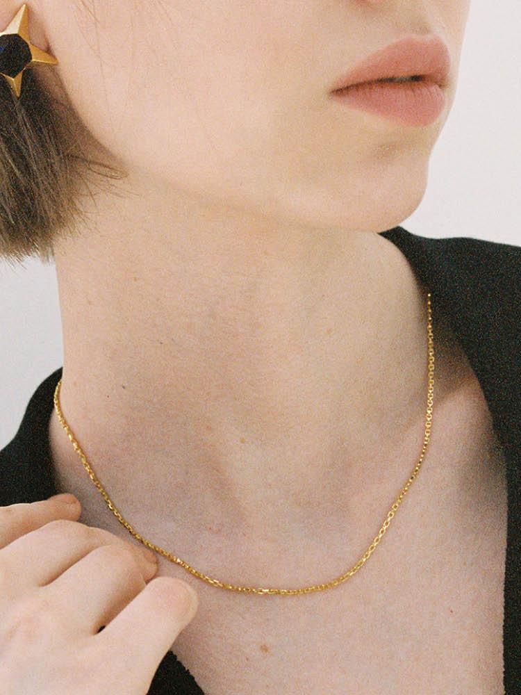 Elyona Rigid Chain Necklace