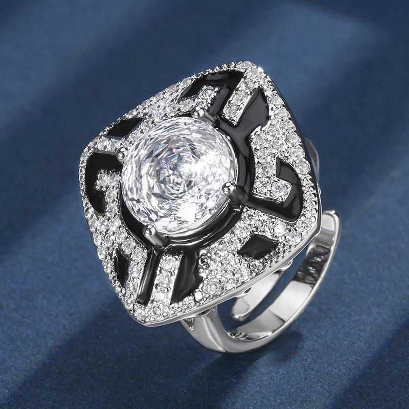 

Осенне-зимние украшения Медная основа с золотым покрытием Огранка «Миллениум» Белый бриллиант Круглый Темперамент Легкая роскошь Костюм Женский 10 мм