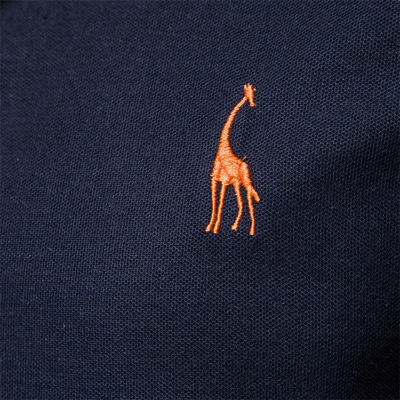 Herren Mesh-Poloshirt mit Umlegekragen und zinnoberfarben gesticktem Reh, Kurzarm, Weiß