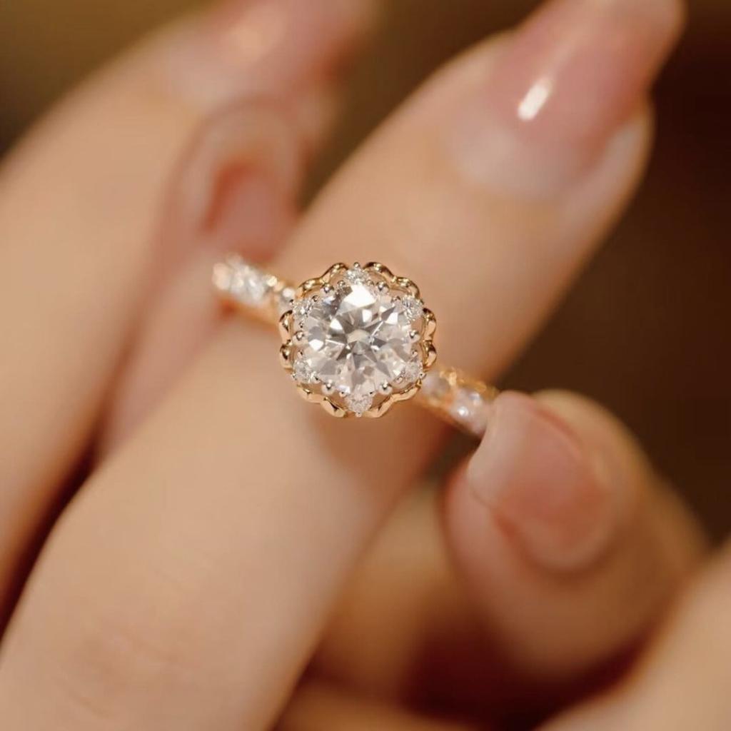 1Pc Fashionable Rose-shaped Ring, Inlaid with Synthetic Zircon, Fashionable and Simple Style, Daily Wear