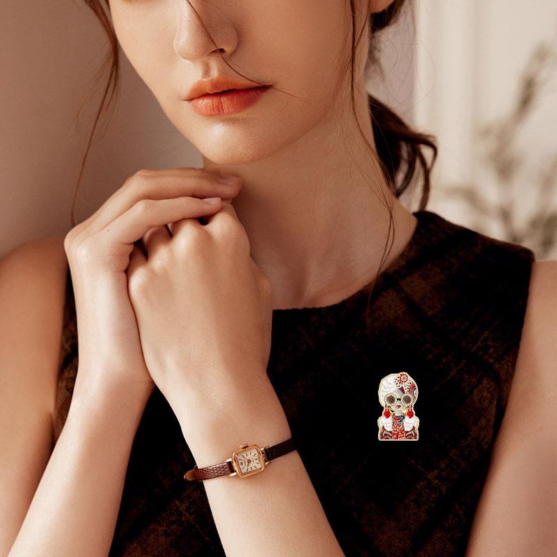 1Pc Traditional Clothing Russian Girl Brooch Versatile Zinc Alloy Retro Backpack Pin Russian-style Metal Brooch