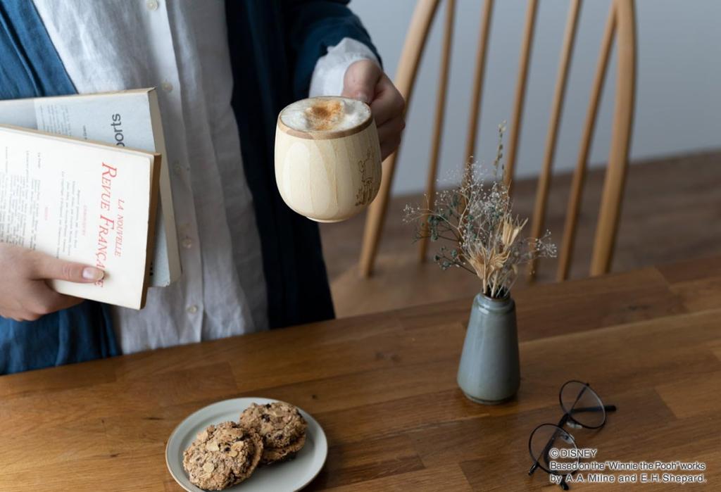 [Set] 2-Piece Set (RIVERET CLASSIC POOH Cafe Au Lait Mug, 350ml, Bamboo, Dishwasher Safe, RV-205WCP, and Gift Bag with Ribbon)