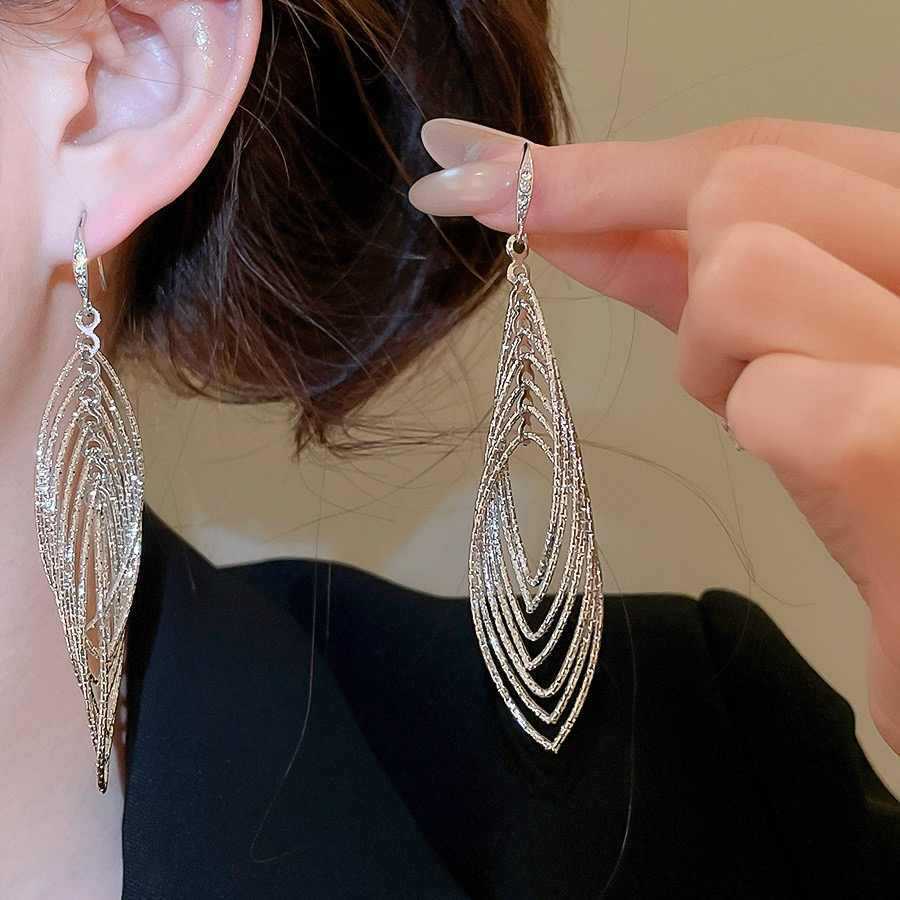 Pinkdudu Line Tassel Earrings for Women Minimalist Geometric Drop Earrings Elegant Statement for Party PD2516