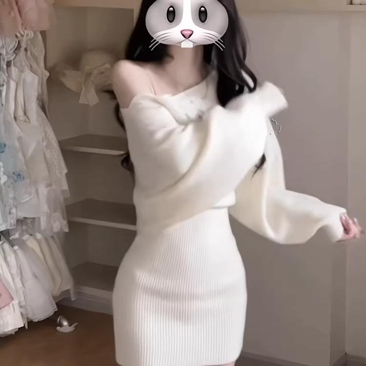 

White one-word shoulder long-sleeved dress women s spring French high-end hot diamond knitted hip wrap and thin short skirt M белый