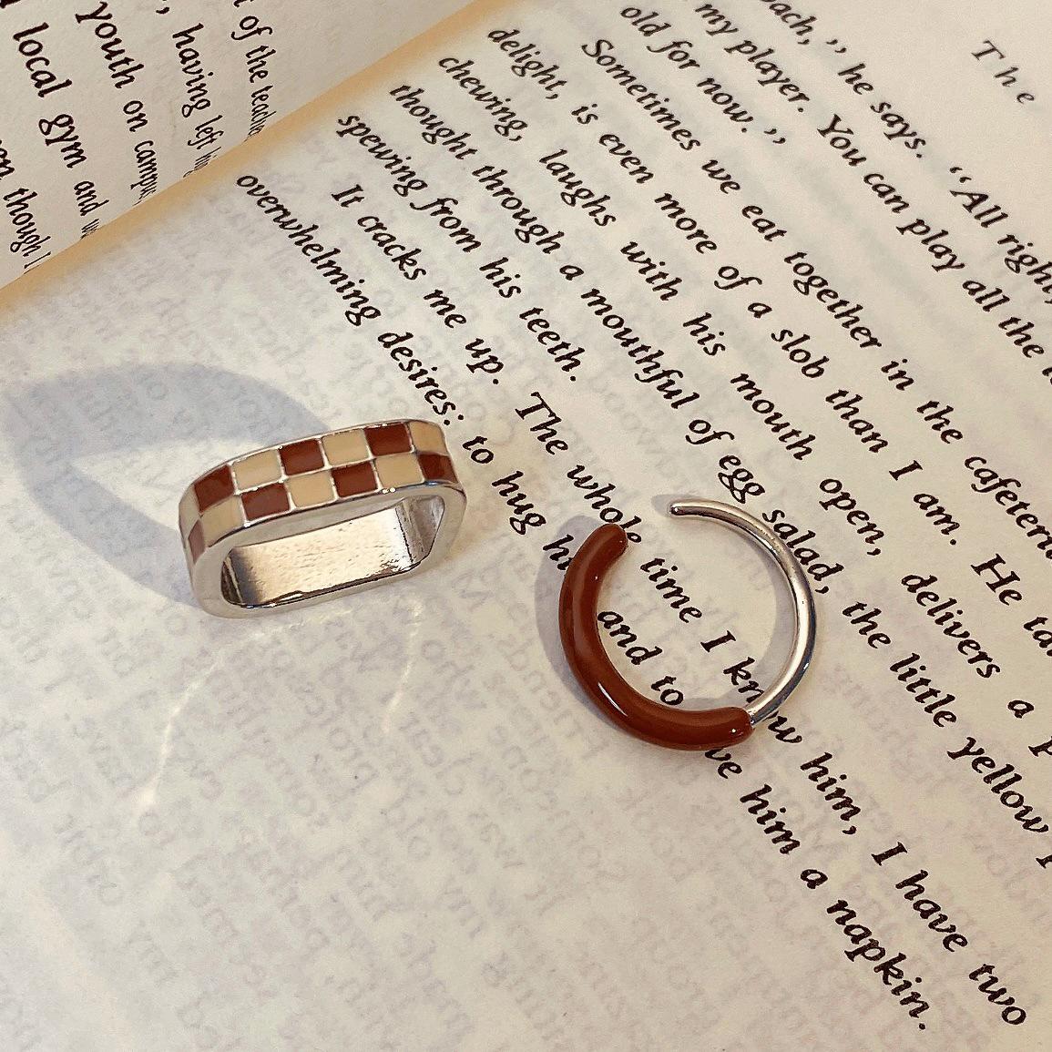 

Шикарное кольцо в клетку для женщин - Минималистичный, универсальный дизайн с легким ощущением роскоши