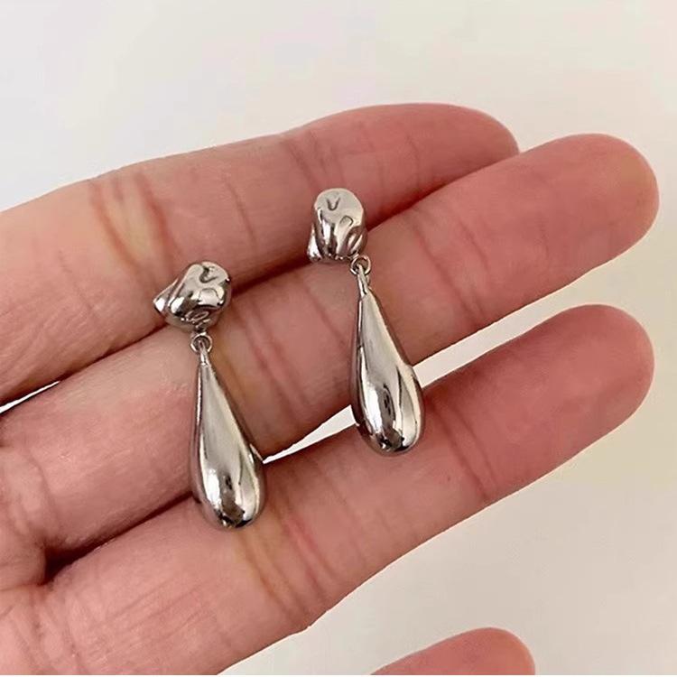 Полированные серьги-капли воды Женские Нишевый винтажный дизайн Минималистичные Персонализированные Элегантные Повседневные Ушные украшения
