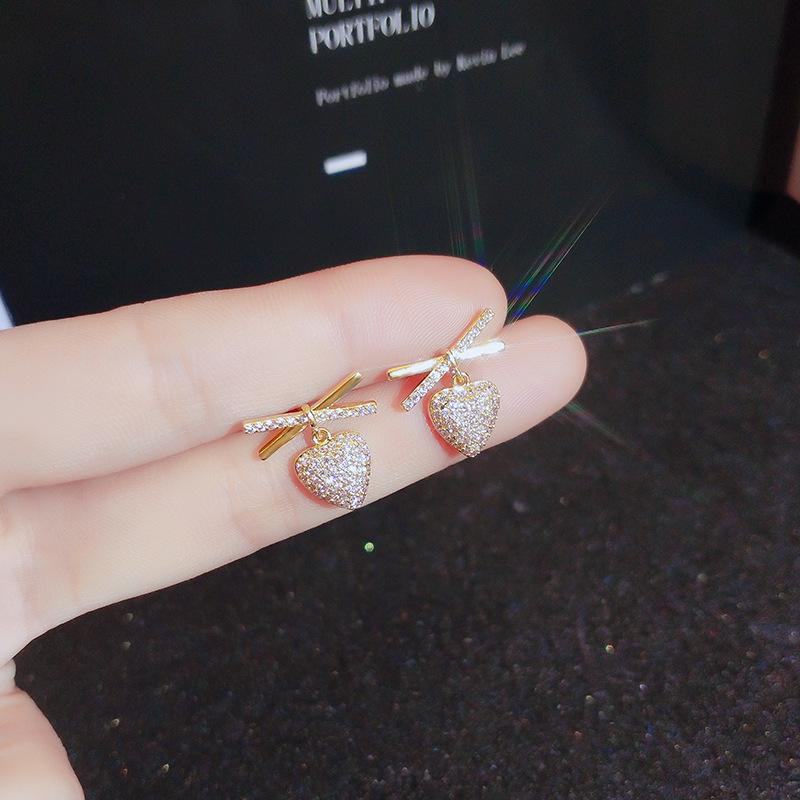 Diamond-inlaid Earrings  Small Radish Ear Clips  No Piercings Women's Earrings  Fashionable Earrings  Sweet and Cool Style Earrings  New Style