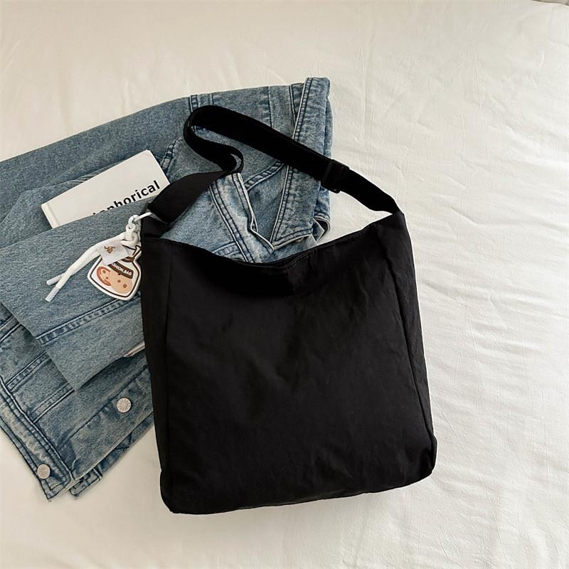 Trendy Korean Style Single Shoulder Tote Bag For Summer With Spacious Design And Soft Canvas Material