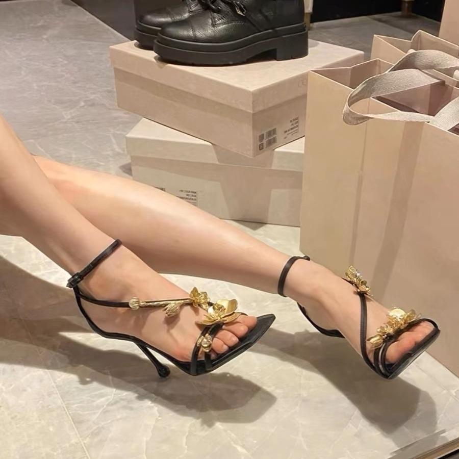 [Spot] European and American New Metal Flower Decorative Flower Fashionable Square Head High Heel Open Toe Word with Buckle Sandals Women