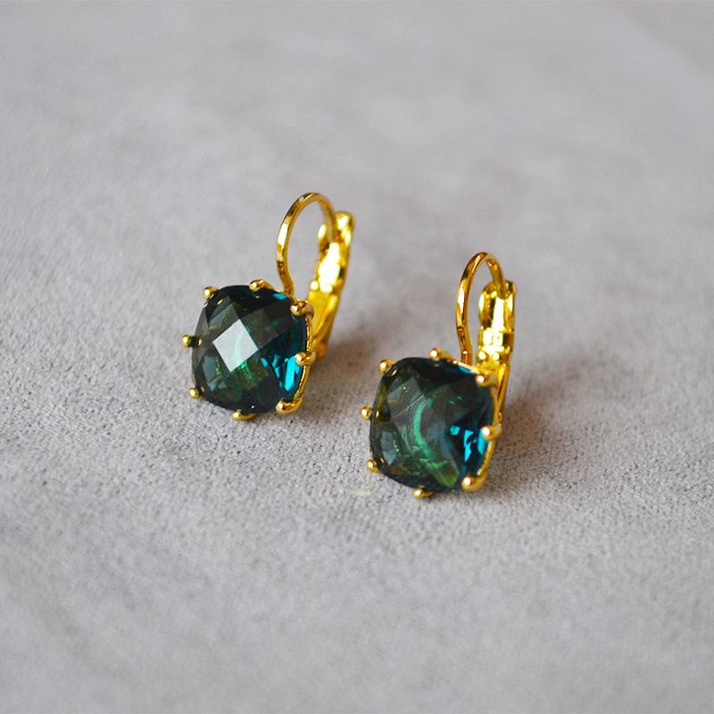 

Элегантные французские ретро серьги с красными розами и бриллиантами-звездами