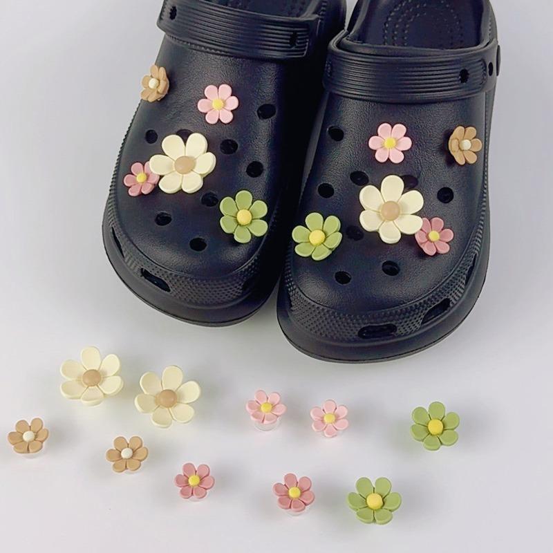 10 ST Mode Skoberlocker Set Tillbehör Hål Skospänne Söt Liten Blomma DIY för Bogg Väskor Skor Dekor