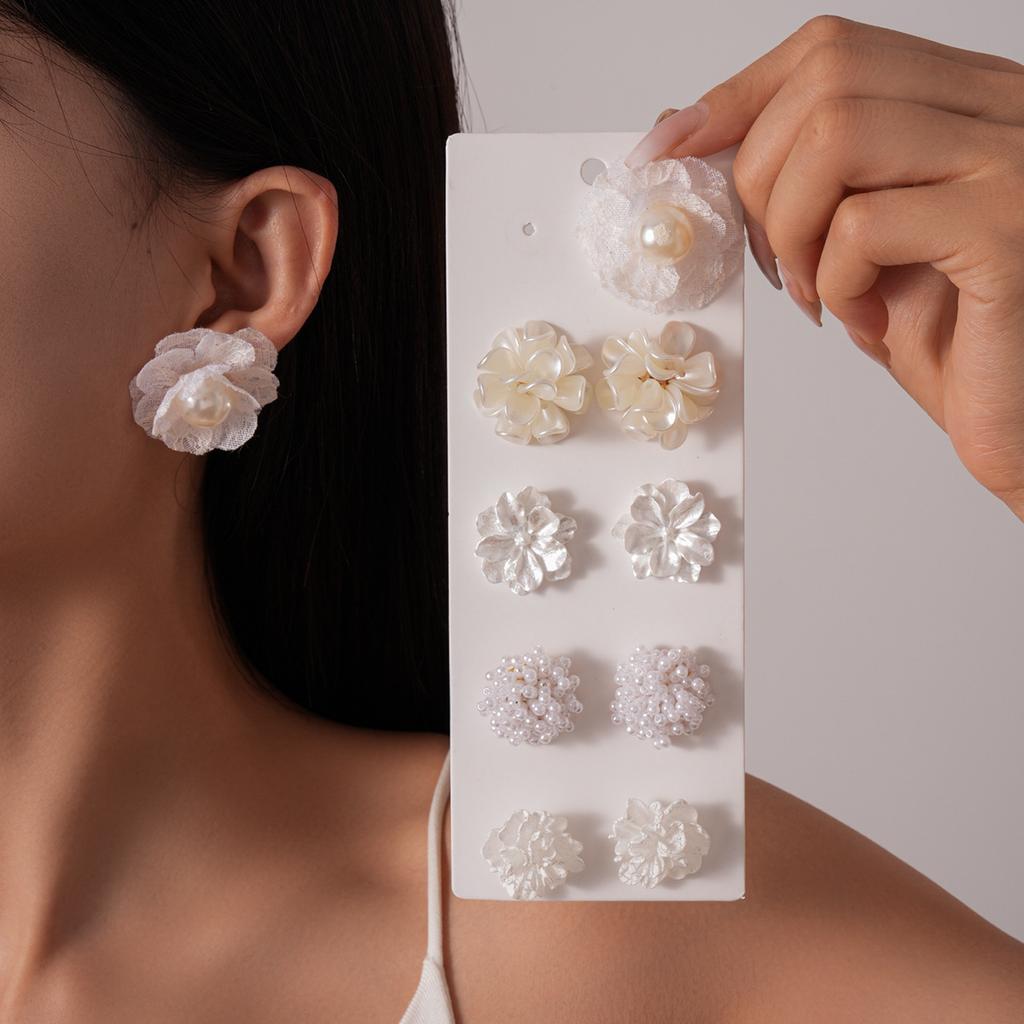 10-Piece Vacation Style Acrylic Imitation Pearl Flower Simple and Sweet Commuter Earrings