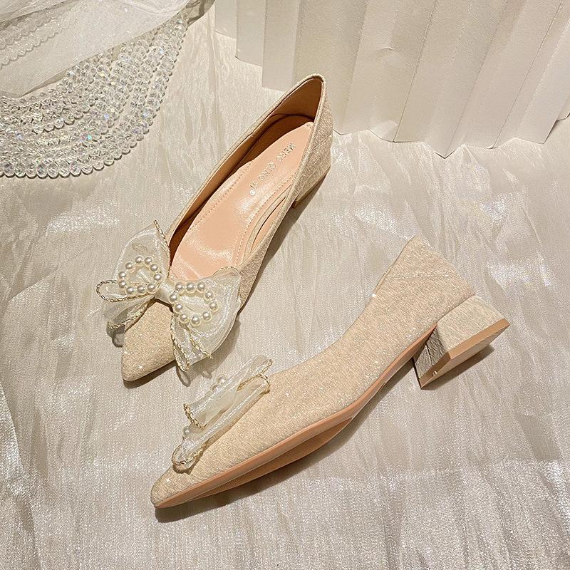 

Остроносые туфли-лодочки женские новые на толстом каблуке, туфли феи, с открытым вырезом, с жемчужным бантом, на среднем каблуке, женские туфли 43 золотой