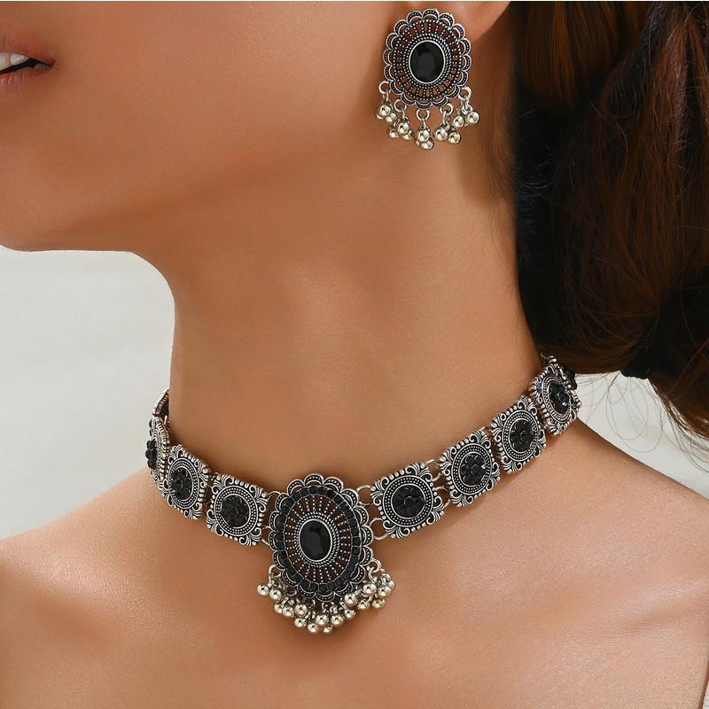 Vintage Geometric Silver Necklace Earring Set For Women With Glittering Crystals Spring