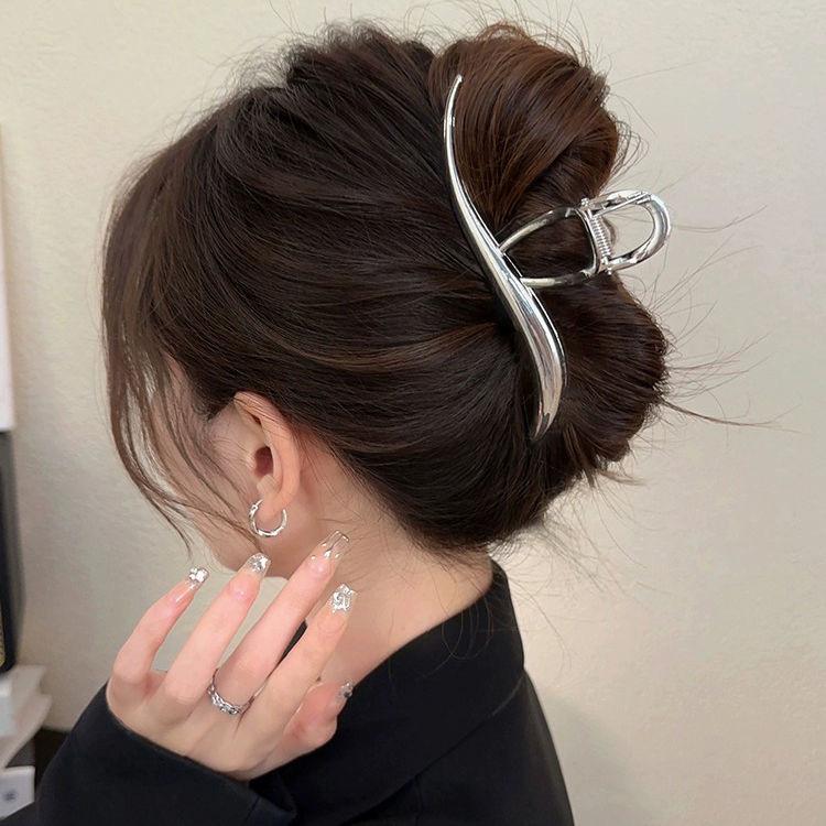 Clips de păr metalic elegant cu formă de rechin: Accesoriu de păr elegant, de înaltă calitate, pentru femei