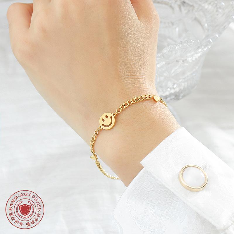 18K Gold Smiley Face Bracelet - European & American Design, Titanium Steel, Simple & Versatile (E141)