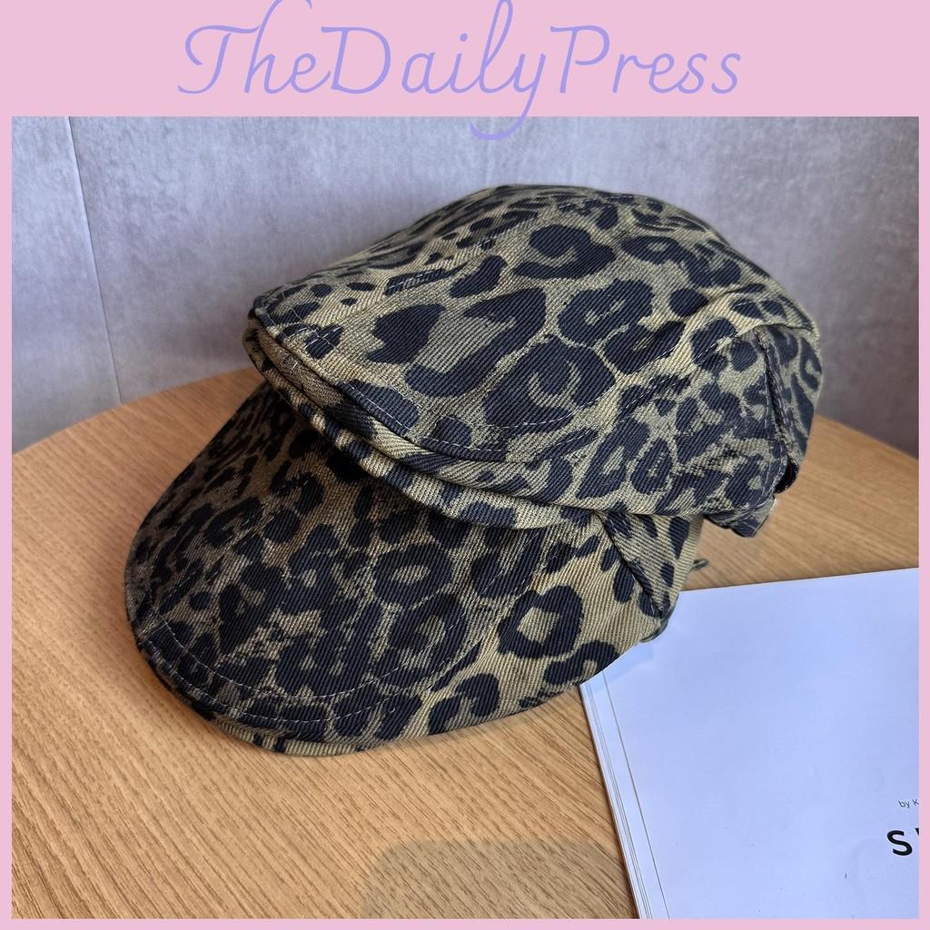 Leopard Trendy Retro Print Flat Cap Windproof Warm Travel Features Looks Casual