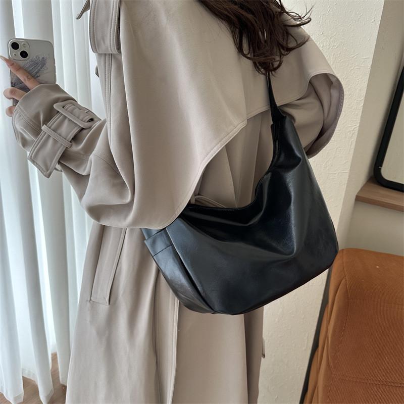 Stylish Vintage Fashion Shoulder Bag Large Capacity Tote Bag For Women In Black Brown And Light Brown