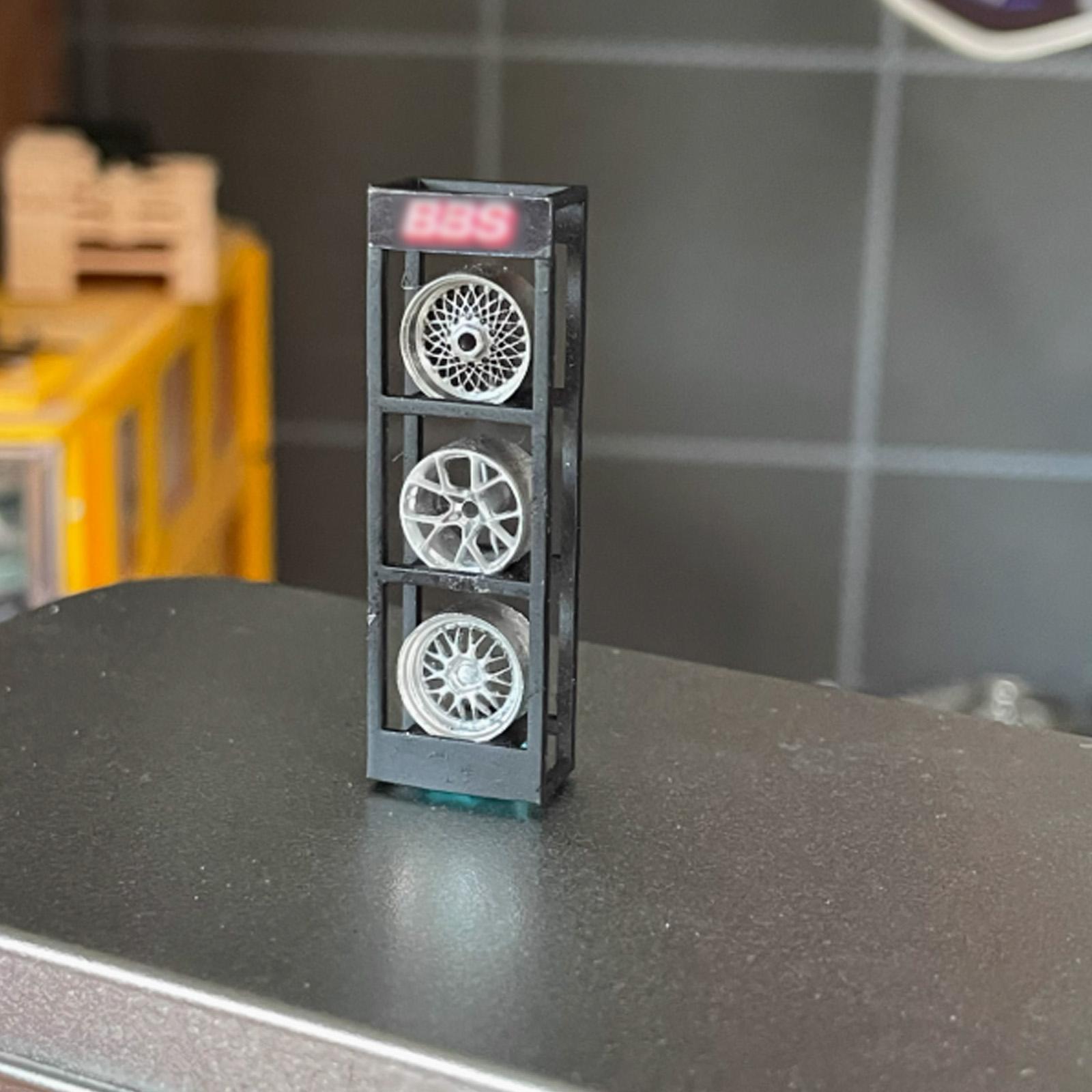 

Диорама 1/64 Подставка для демонстрации автомобильных колес Модель Реквизит для сцены гаража Модельные аксессуары