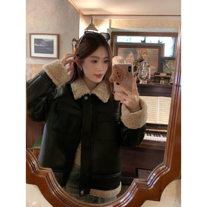 New autumn and winter retro thickened splicing lapel fur integrated women's clothing small locomotive style leather jacket