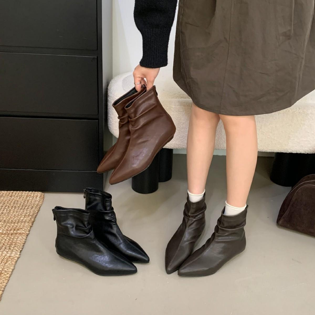 

2025 new autumn and winter soft-soled rear zipper niche low tube Martin fashion women s short boots suede Chelsea boots 39 коричневый