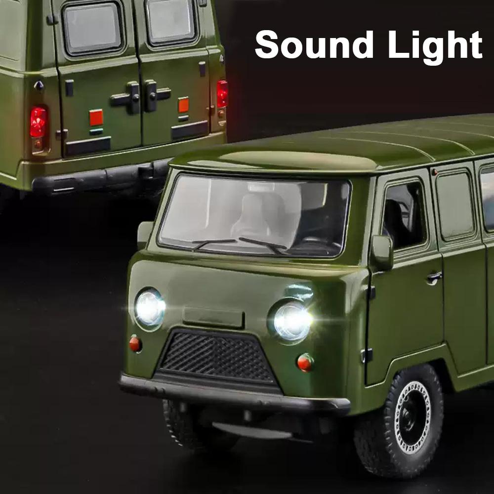 1:18 Russia Uaz Travelers Hunter Miniature Car Diecast Model Alloy Toy Sound Light Pull Back Doors Opened Models Children's Gift
