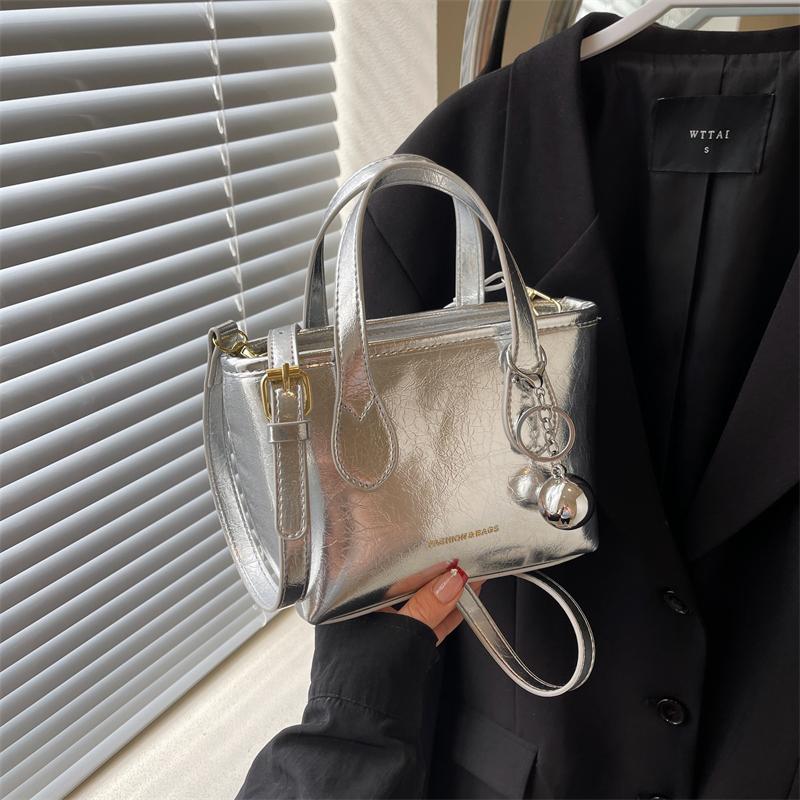 Handheld small bag women's new ins fashion minimalist style shoulder messenger bag oily leather bucket bag