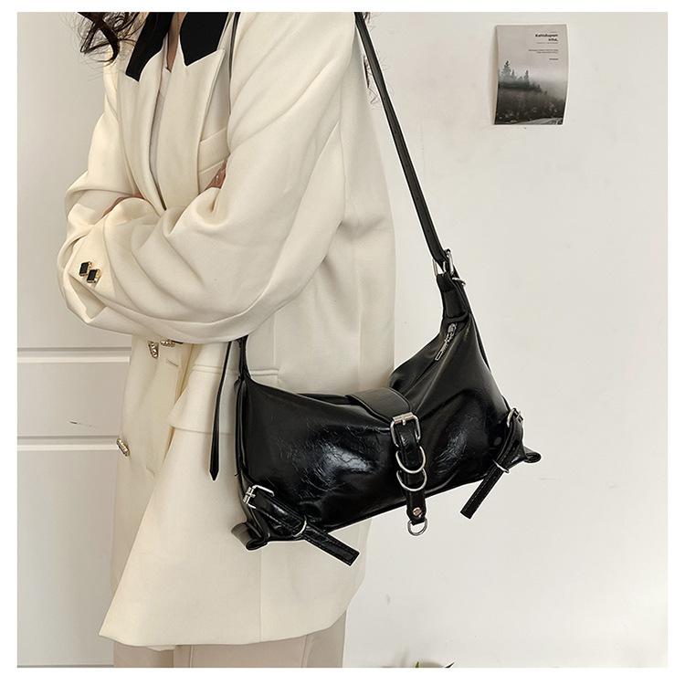 Dámská jednobarevná magnetická spona bagetová crossbody taška volnočasová PU šikmá ramenní taška s nastavitelným popruhem