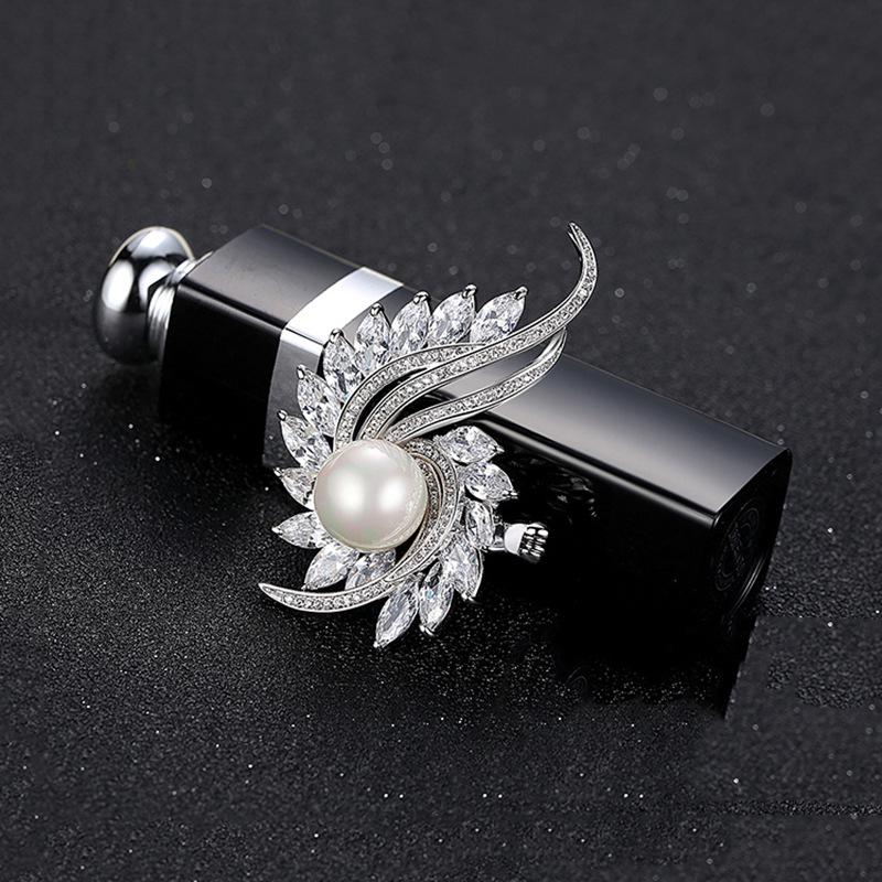 Korean Floral Pearl Brooch: Elegant Versatile Women's Cardigan Pin