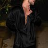 Camicia da uomo larga sexy a maniche lunghe con drappeggio in seta