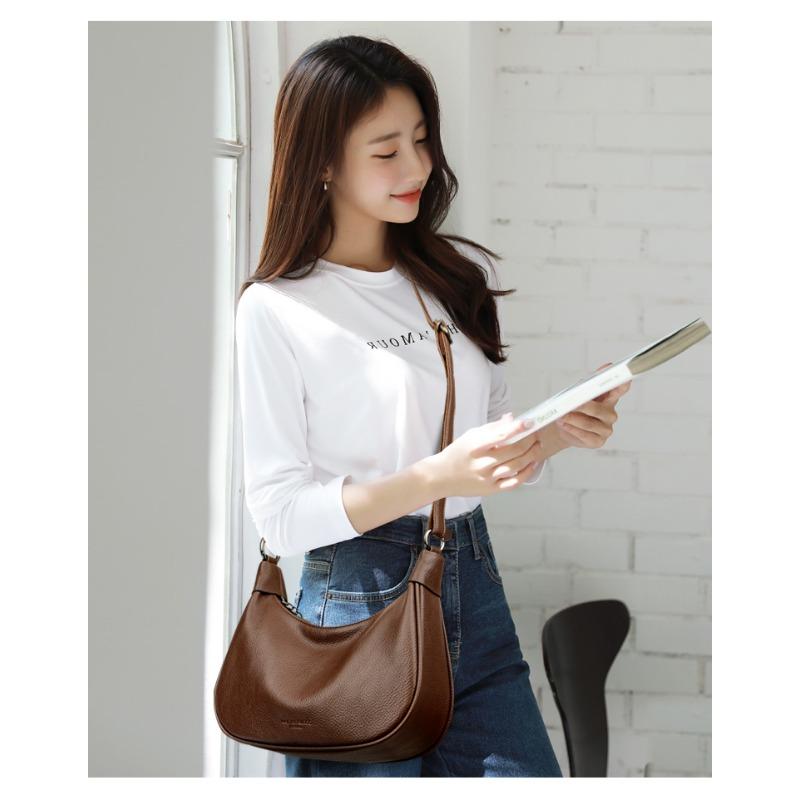 A Simple and Stylish Women's Shoulder Bag,A Fashionable Crossbody Bag,Suitable for Daily Use, Shopping, Commuting, and Multi Compartment Shoulder Bags