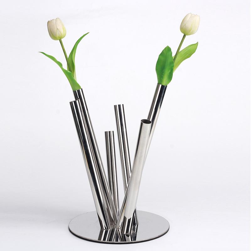 Einfache und leichte Luxus Metall V-förmige Röhre Blumenschmuck Modellzimmer Verkaufsabteilung Schlafzimmer Couchtisch Restaurant Künstlerische Vase