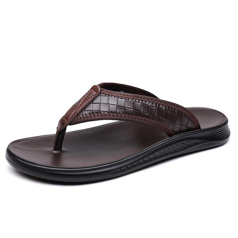 

2025 new flip-flops summer Korean version of trendy men s beach shoes cool slippers leather non-slip and wear-resistant 2025 44