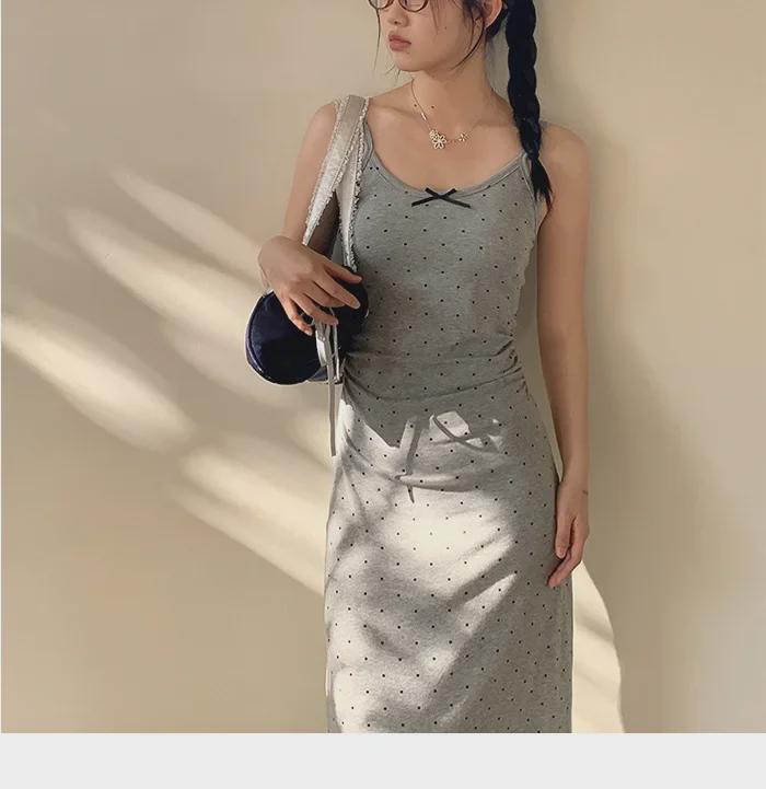 Retro Graues Gepunktetes Spaghettiträger Taillenbetontes Kurzes Kleid