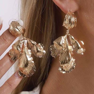 Bohemian Metal Texture Leaves Pendant Earrings for Women Ladies Vintage Personality Dangle Earrings Vacation Jewelry Accessories