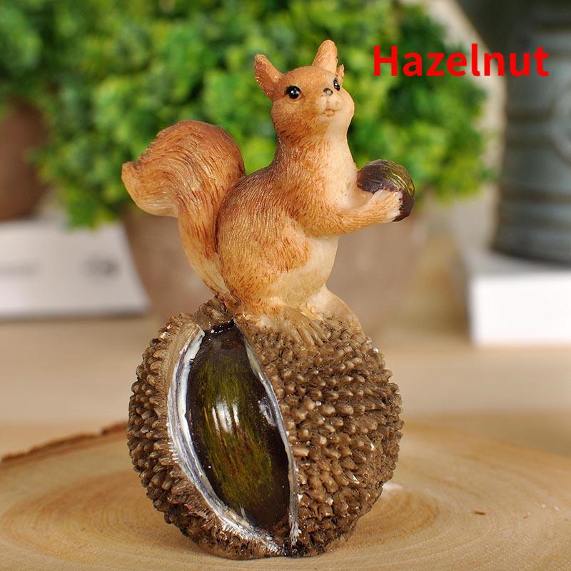 1pcs Mini Cute Resin Squirrel Creative Home Gardening Squirrel Acorn Pine Cone Ornament  Animal Crafts Car Gifts